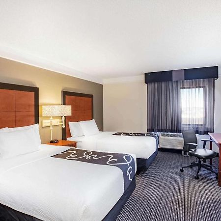 Отель La Quinta By Wyndham Houston Baytown East Экстерьер фото