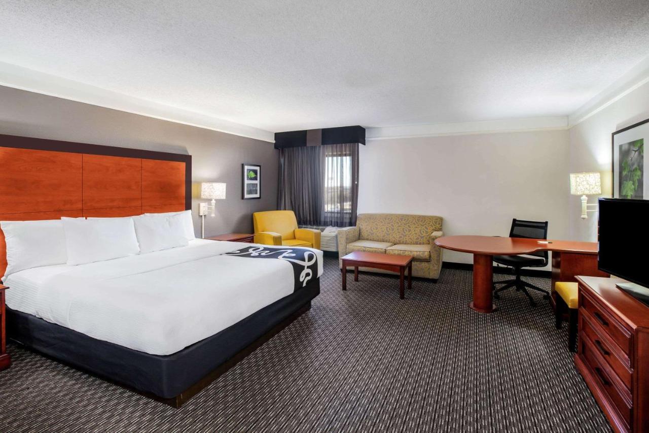 Отель La Quinta By Wyndham Houston Baytown East Экстерьер фото