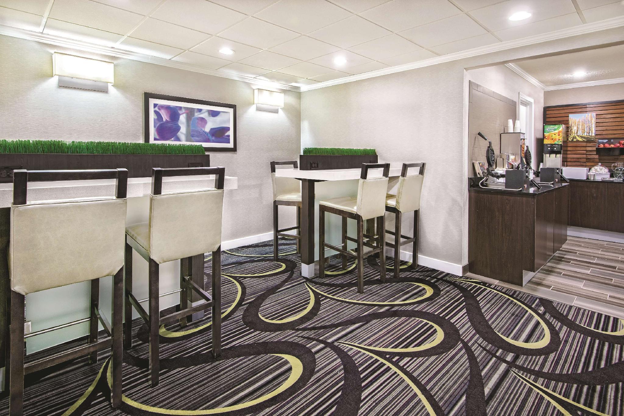 Отель La Quinta By Wyndham Houston Baytown East Экстерьер фото