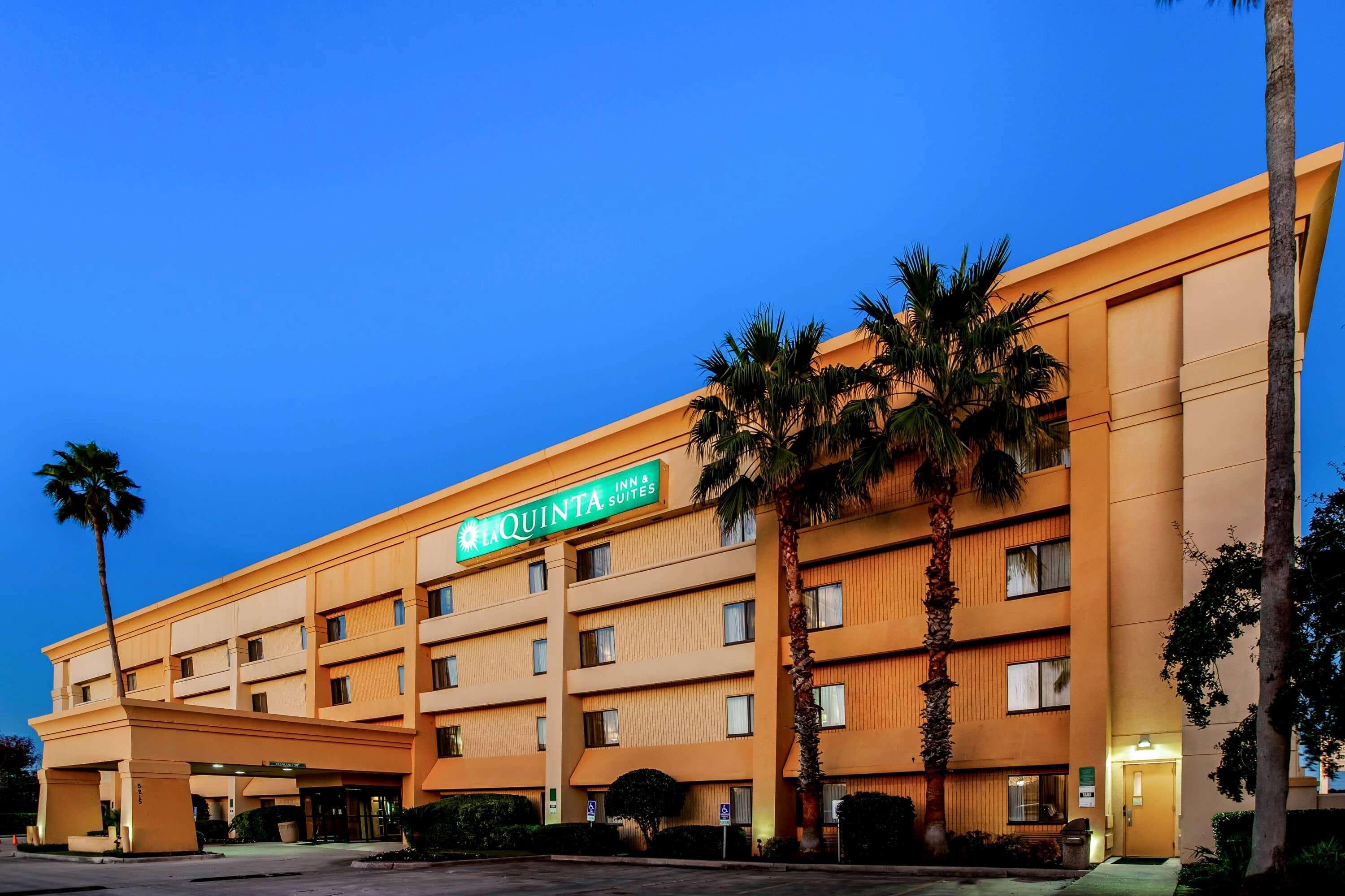 Отель La Quinta By Wyndham Houston Baytown East Экстерьер фото